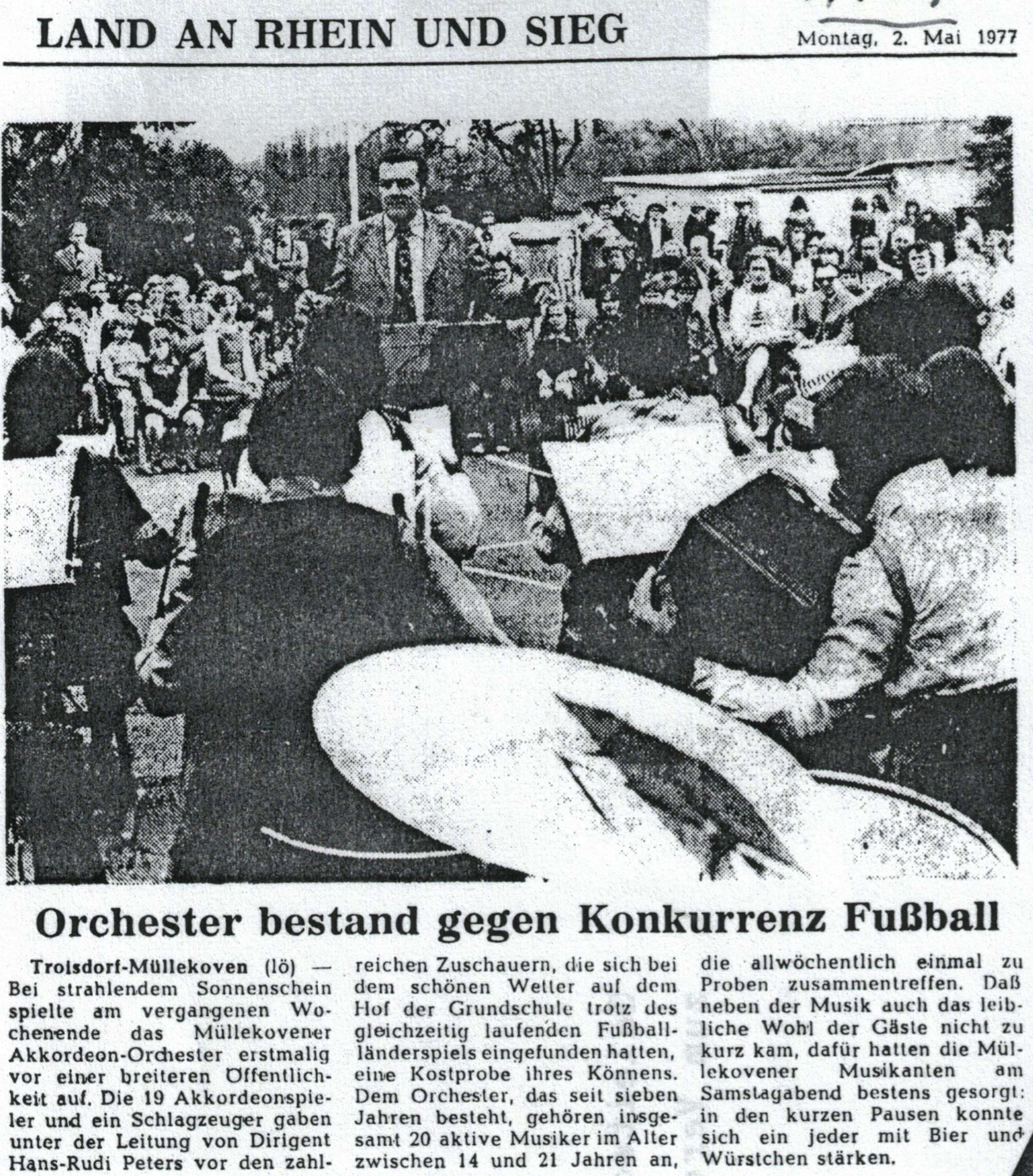 1977 Orchester bestand gegen Fußball